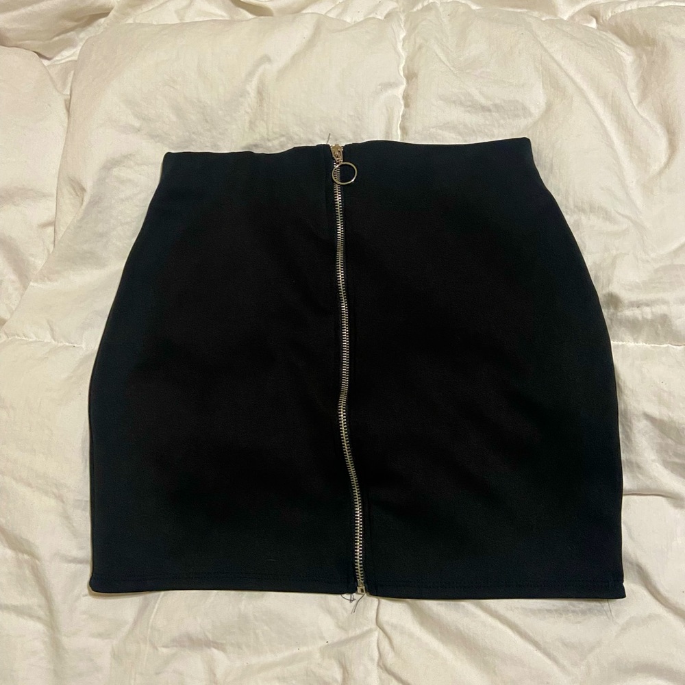 Silhouette n.y.c. zippered mini skirt